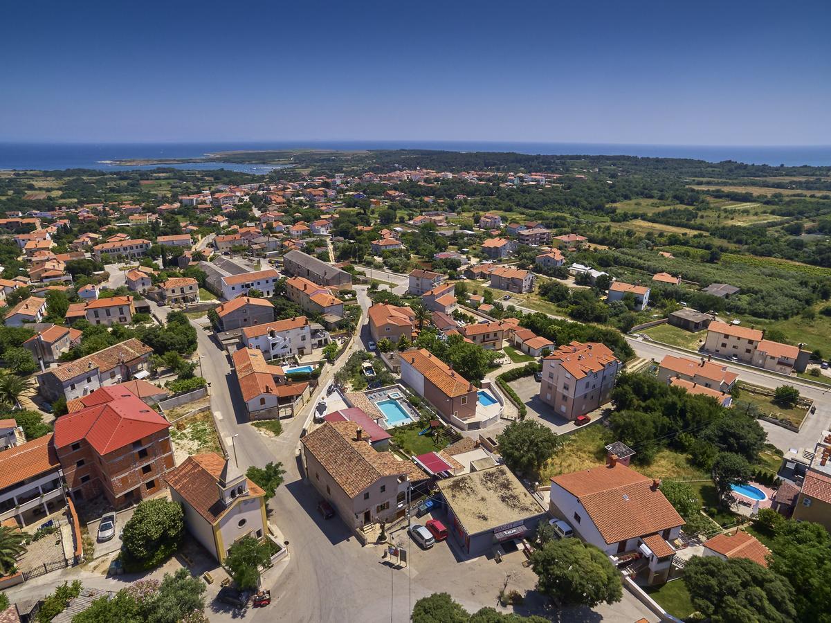 Apartments Ceh Ližnjan Exterior foto